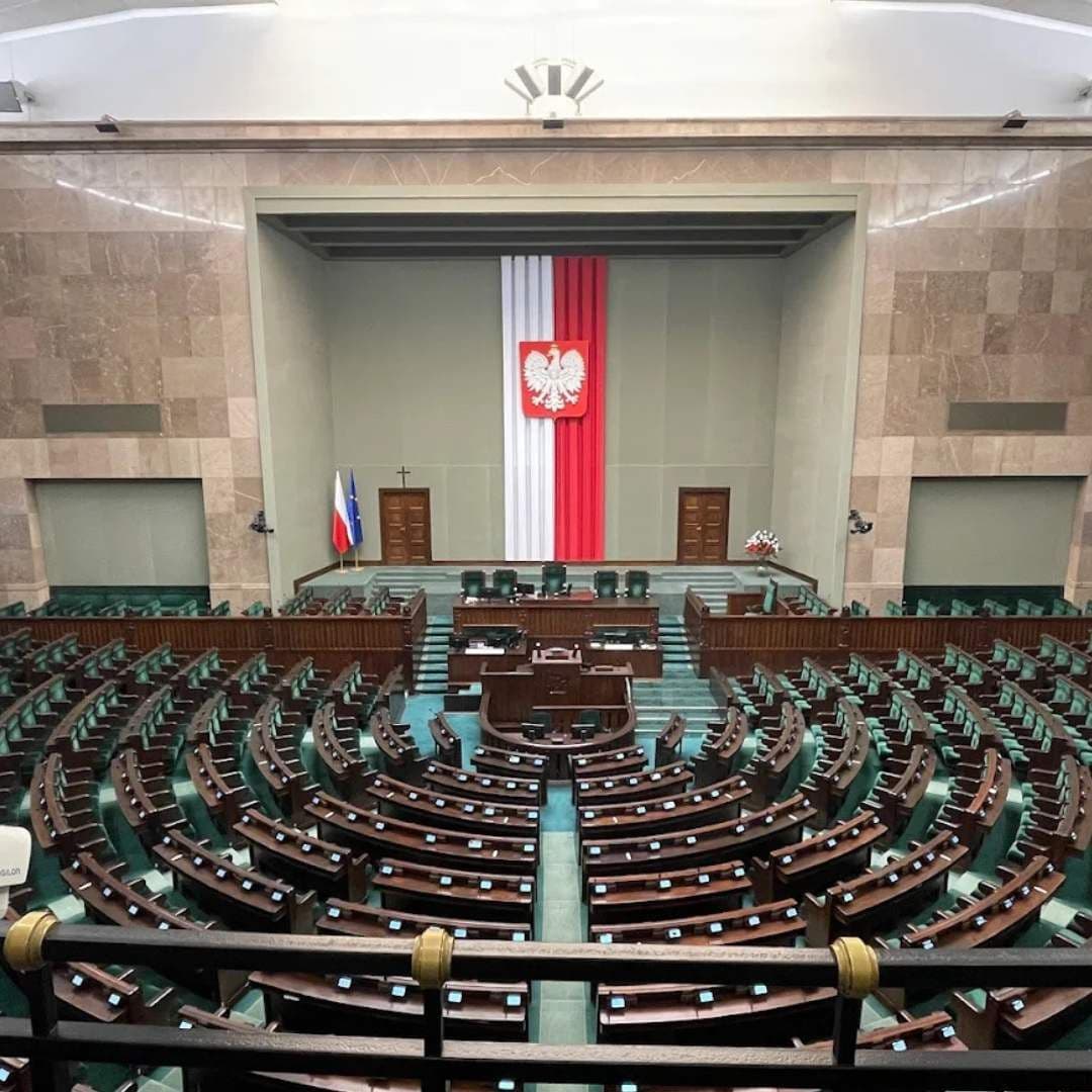 pusta sala sejmu w Warszawie
