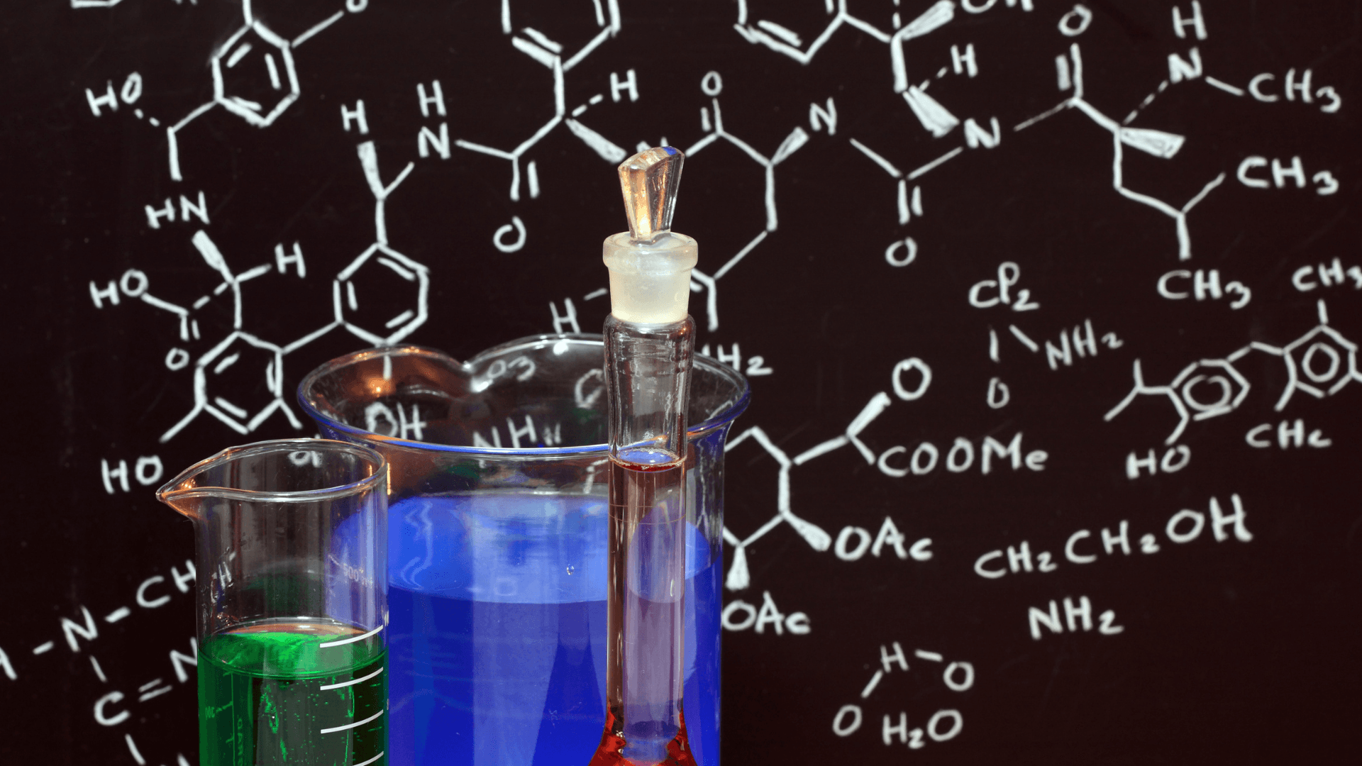 zdjęcie przedstawia wzory chemiczne oraz probówki